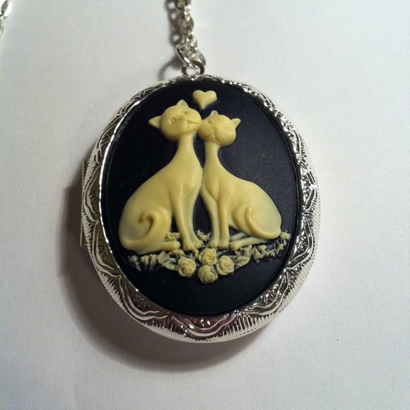 fancy fox Jewelry - Lover Cats Locket Necklace Retro Kitty Cat Cameo